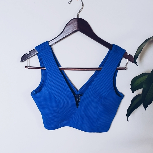 Tops - Cropped V neck top